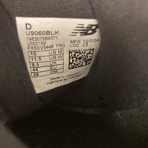 Black and Gray 9060 Sneakers - Picture 7 of 9